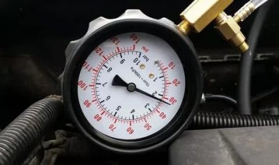 Чем измерить давление в топливной рампе?
