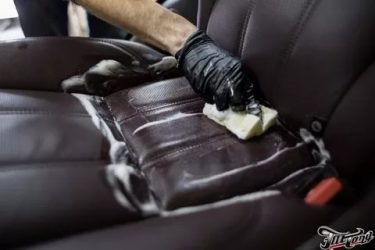 Чем обработать кожу в салоне автомобиля?