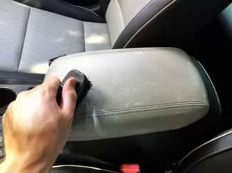 Чем обработать кожу в салоне автомобиля?
