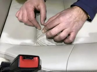 Чем очистить кожу в салоне авто?