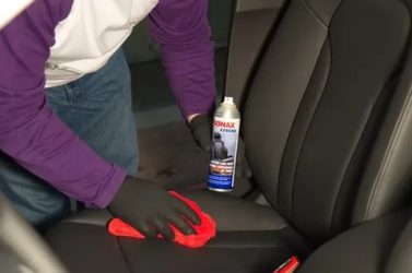 Чем очистить сиденья автомобиля своими руками?