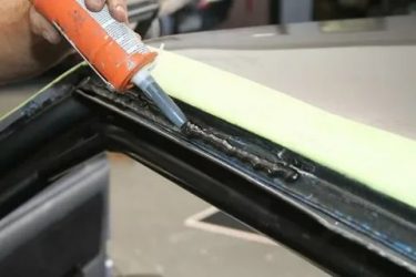 Чем приклеить резину к стеклу авто?
