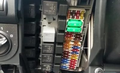 Где находится блок предохранителей на калине?