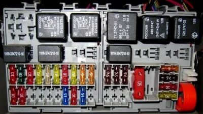 Где находится блок предохранителей на калине?