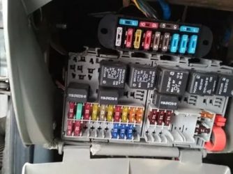 Где находится блок предохранителей на калине?