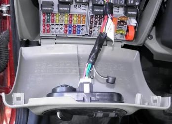 Где находится блок предохранителей на калине?