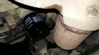 Где находится масляный фильтр на дэу матиз?