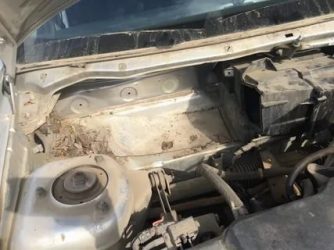 Где находится моторчик печки на приоре?