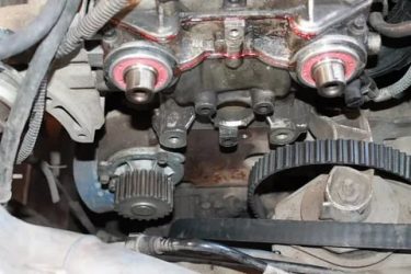 Где находится помпа на приоре?