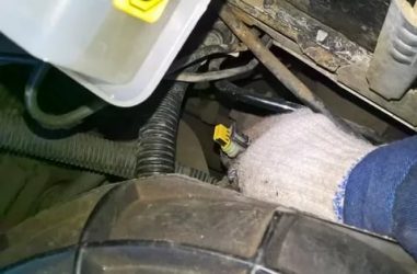 Где стоит датчик скорости на калине?