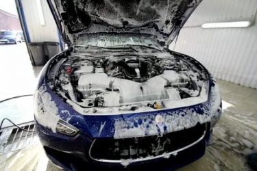 Как безопасно помыть двигатель автомобиля?