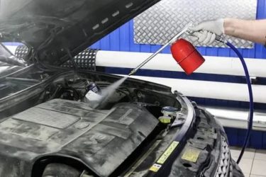 Как безопасно помыть двигатель автомобиля?