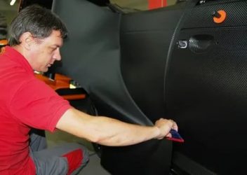 Как клеить пленку на авто своими руками?