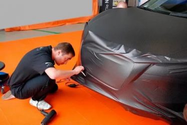 Как клеить пленку на авто своими руками?