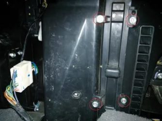 Как менять салонный фильтр на лачетти?