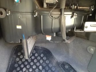 Как менять салонный фильтр на лачетти?