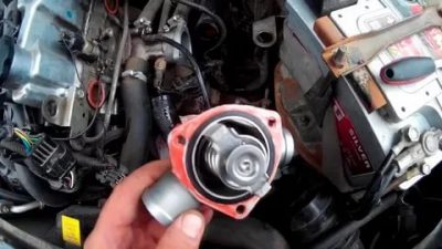 Как менять термостат на приоре?