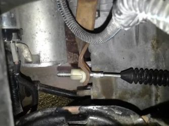 Как менять тросик сцепления на приоре?