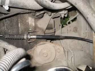 Как менять тросик сцепления на приоре?