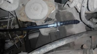 Как менять тросик сцепления на приоре?