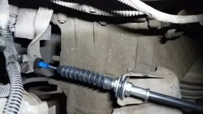 Как менять тросик сцепления на приоре?