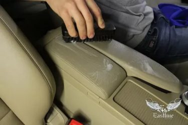 Как очистить кожаные сиденья автомобиля своими руками?