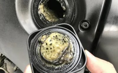 Как определить попадает ли антифриз в двигатель?