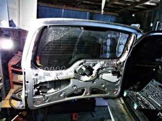 Как открыть дверь задка нива шевроле?