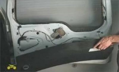 Как открыть дверь задка нива шевроле?