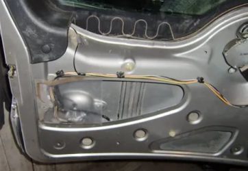 Как открыть дверь задка нива шевроле?