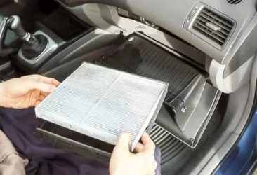 Как почистить салонный фильтр автомобиля ниссан?