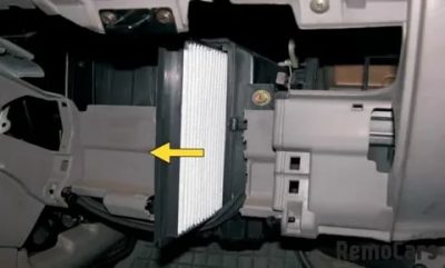 Как почистить салонный фильтр автомобиля ниссан?