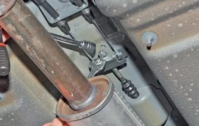 Как подтянуть ручник на Лада гранта?