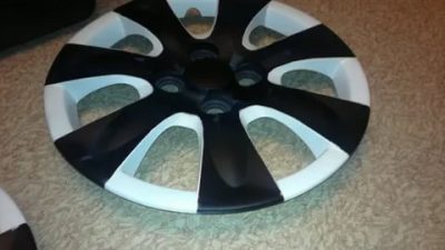 Как покрасить колпаки на колеса своими руками?