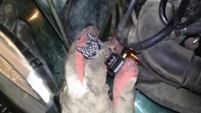 Как поменять датчик детонации на ниве шевроле?