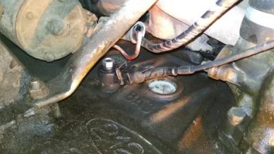Как поменять датчик детонации на ниве шевроле?