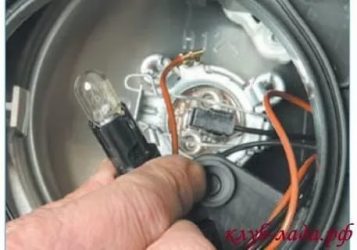 Как поменять габаритную лампочку на приоре?