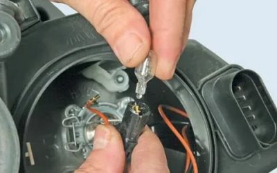 Как поменять габаритную лампочку на приоре?