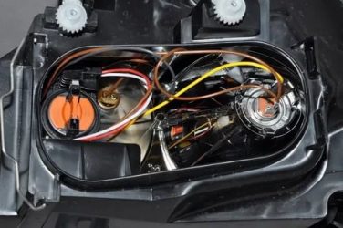 Как поменять габаритную лампочку на приоре?