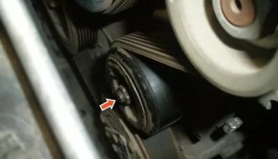 Как поменять приводной ремень на ниссан жук?