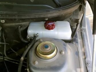 Как поменять расширительный бачок на приоре?