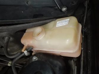 Как поменять расширительный бачок на приоре?