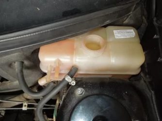 Как поменять расширительный бачок на приоре?