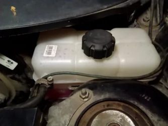 Как поменять расширительный бачок на приоре?