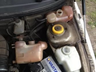 Как поменять расширительный бачок на приоре?