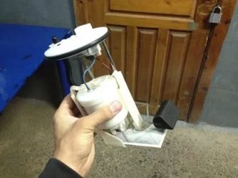 Как поменять топливный фильтр на камри 40?