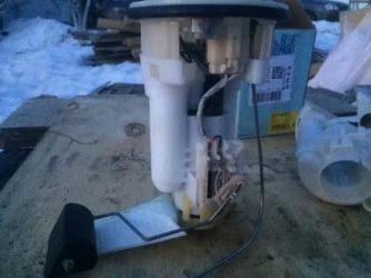 Как поменять топливный фильтр на камри 40?