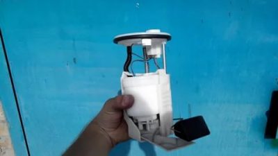 Как поменять топливный фильтр на камри 40?