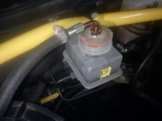 Как поменять тормозную жидкость на приоре?