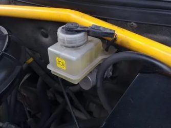 Как поменять тормозную жидкость на приоре?